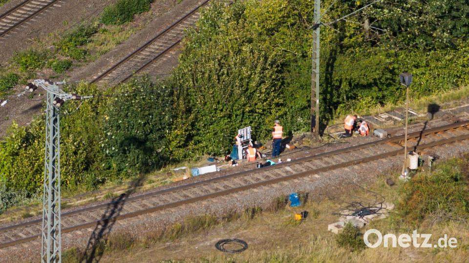 Seit dem späten Vormittag können die Fernzüge auf der wichtigen Ost-West-Verbindung zwischen Hannover und Berlin in beiden Richtungen wieder ohne Umleitungen und Verzögerungen fahren. Bild: Julian Stratenschulte/dpa