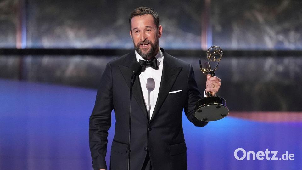 Drei Jahrzehnte nach seiner ersten Nominierung als Arzt in „ER“ gewann Noah Wyle endlich den Emmy – ausgerechnet für eine Krankenhausserie. Bild: Chris Pizzello/Invision/AP/dpa