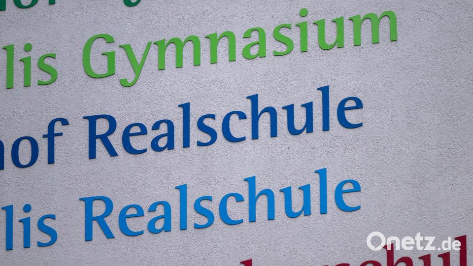 Manche Regelungen sind je nach Schulart unterschiedlich. (Symbolbild) Bild: Peter Kneffel/dpa