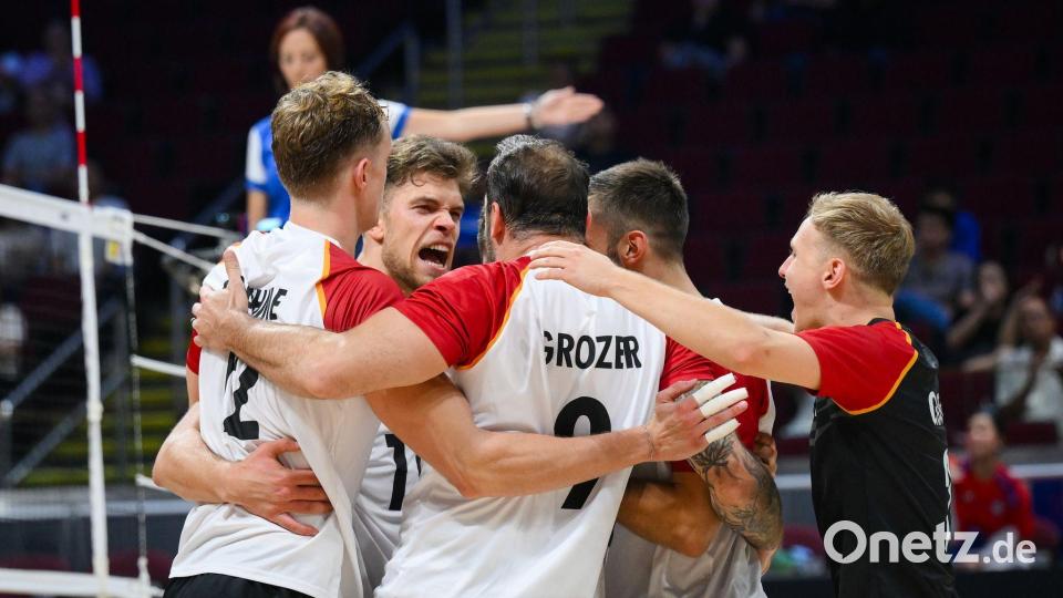 Die Erleichterung beim deutschen Team war groß. Bild: volleyballworld/dpa