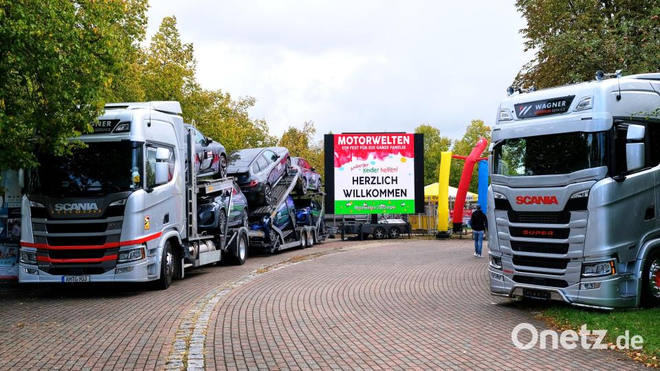 Der Eingang zum Landesgartenschaugelände machte es deutlich: Hier ging es am 13. und 14. September 2025 um &quot;Motorwelten&quot;. Bild: Peter Ringeisen