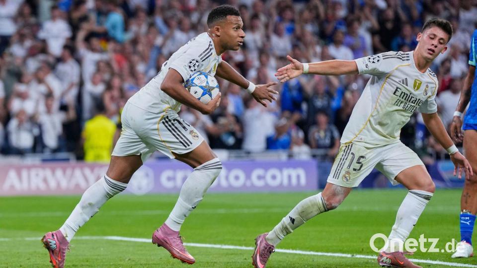 Kylian Mbappé (links) nach seinem Treffer zum 1:1 Bild: Manu Fernandez/AP/dpa