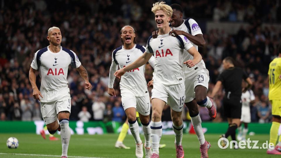 Die Spieler der Tottenham Hotspur nach ihrem Führungstor Bild: Paul Terry/CSM via ZUMA Press Wire/dpa