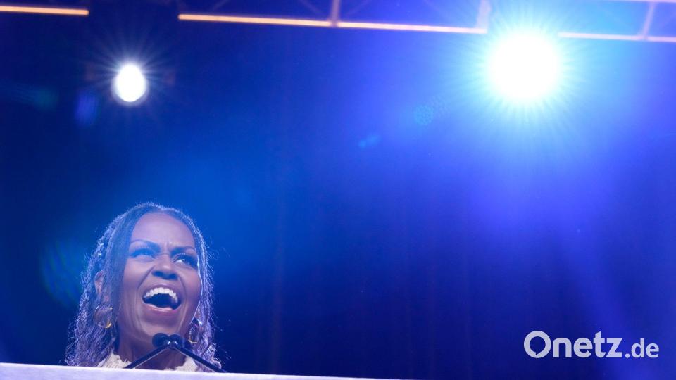 Auch Michelle Obama sprach bereits über ihre Wechseljahre. (Archivbild) Bild: Brynn Anderson/AP/dpa