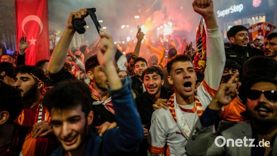 Frankfurt rüstet sich für den Ansturm von Fans des türkischen Meisters Galatasaray Istanbul. Bild: Emrah Gurel/AP/dpa