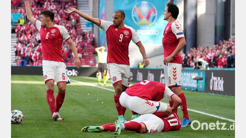 Emotionale Szene für Hjulmand als Nationaltrainer Dänemarks vor vier Jahren bei der EM: Der Herzstillstand von Christian Eriksen Bild: Martin Meissner/AP Pool/dpa