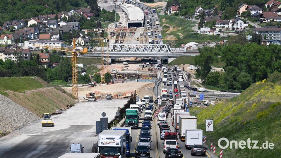 Haushaltslücke droht Verkehrsprojekte zu verzögern (Foto-Archiv). Bild: Bernd Weißbrod/dpa