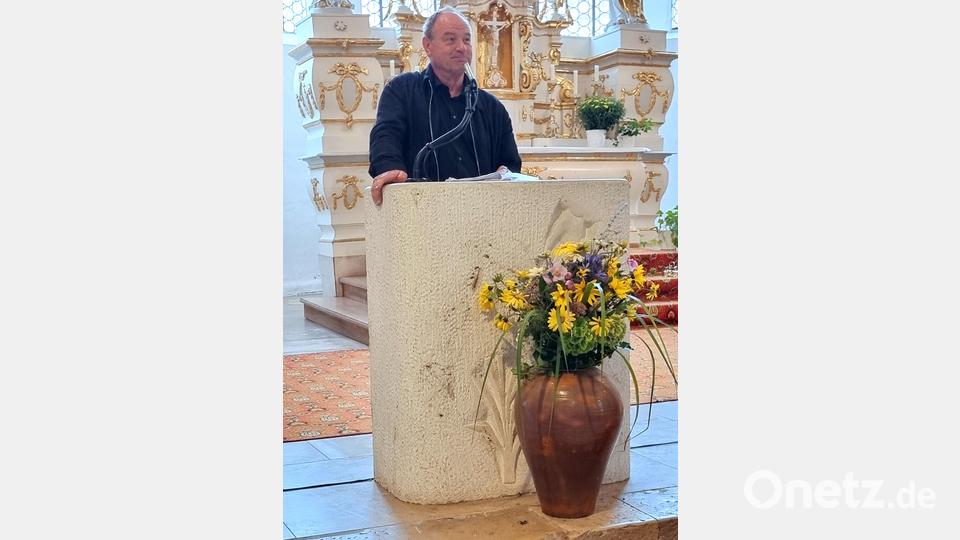 Pfarrer Rainer Maria Schießler sprach in Kastl darüber, wie Glaube und Kirche lebendig bleiben können. Bild: Georg Dürr