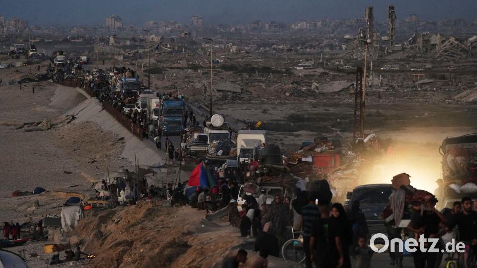 Israels Armee hat die Bewohner der Stadt Gaza zur Flucht aufgerufen. Bild: Abdel Kareem Hana/AP/dpa