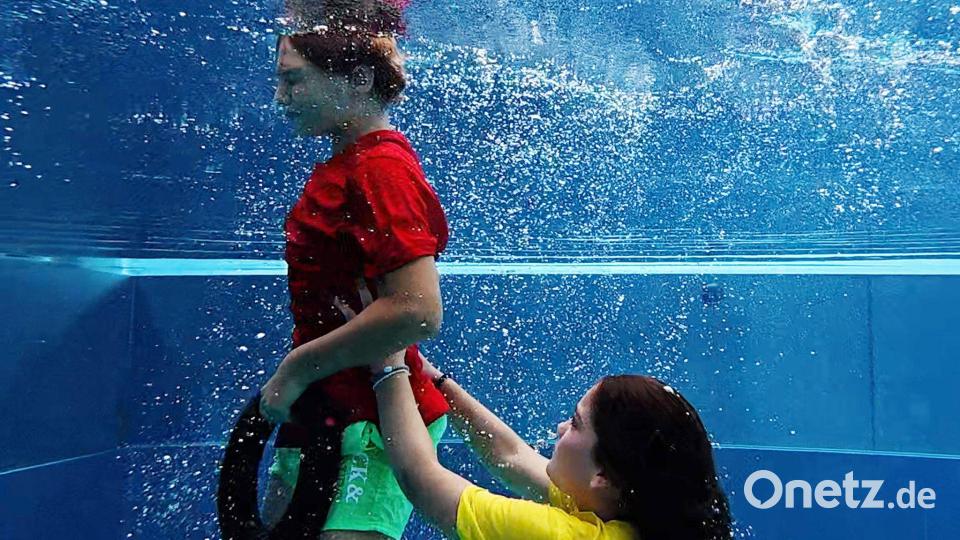 Die Kinder reagierten blitzschnell und griffen beherzt zu. Bild: Marijan Murat/dpa
