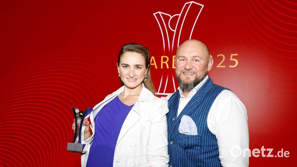 Endlich zu dritt: Elena Semechin und ihr Mann Phillip freuen sich über Sohn Klaus Phillip. (Archivbild) Bild: Georg Wendt/dpa