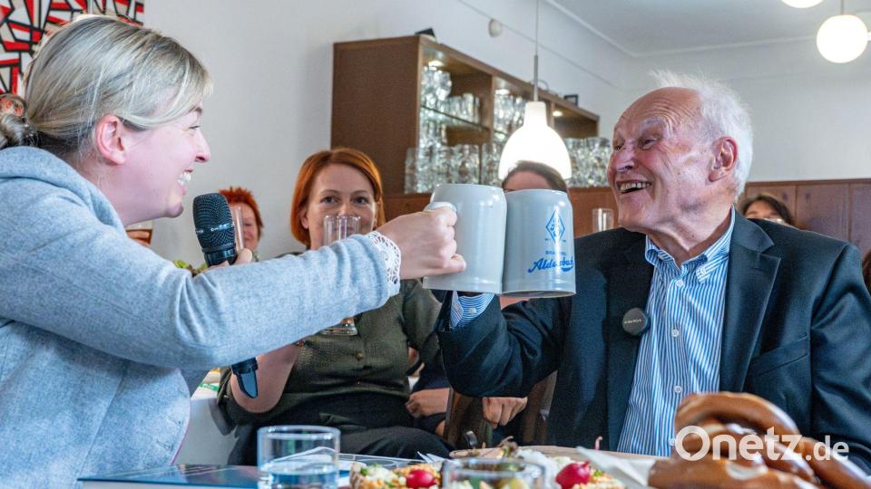 Huber sprach sich wie Grünen-Fraktionschefin Katharina Schulze ausdrücklich dafür aus, unter den Demokraten im Gespräch zu bleiben. Bild: Armin Weigel/dpa