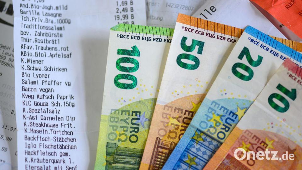 Die Angst vor steigenden Lebenskosten belegt schon zum 15. Mal Platz 1 der Rangliste (Symbolbild). Bild: Hendrik Schmidt/dpa