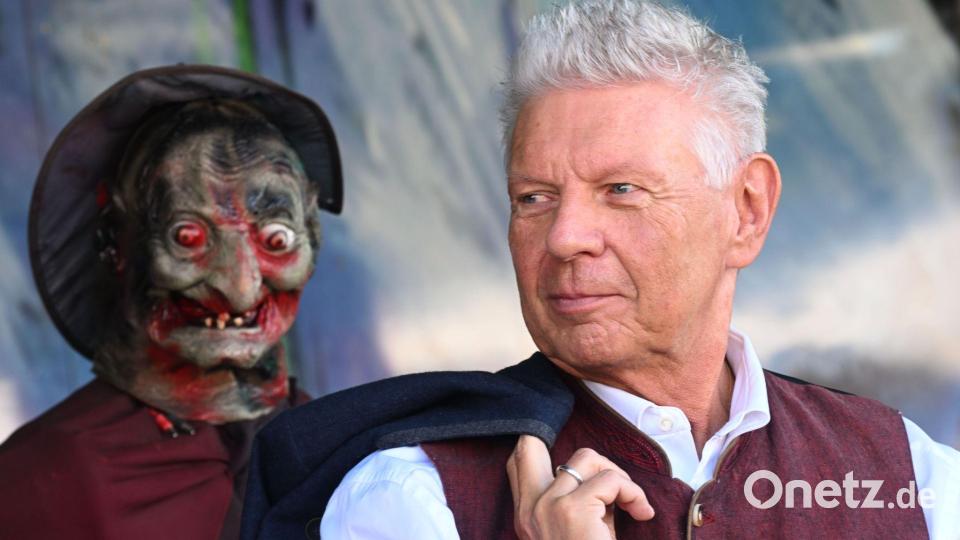 Auf dem Münchner Oktoberfest ist es Tradition, dass der Münchner Oberbürgermeister im Schottenhamel-Zelt das erste Fass ansticht. Bild: Felix Hörhager/dpa