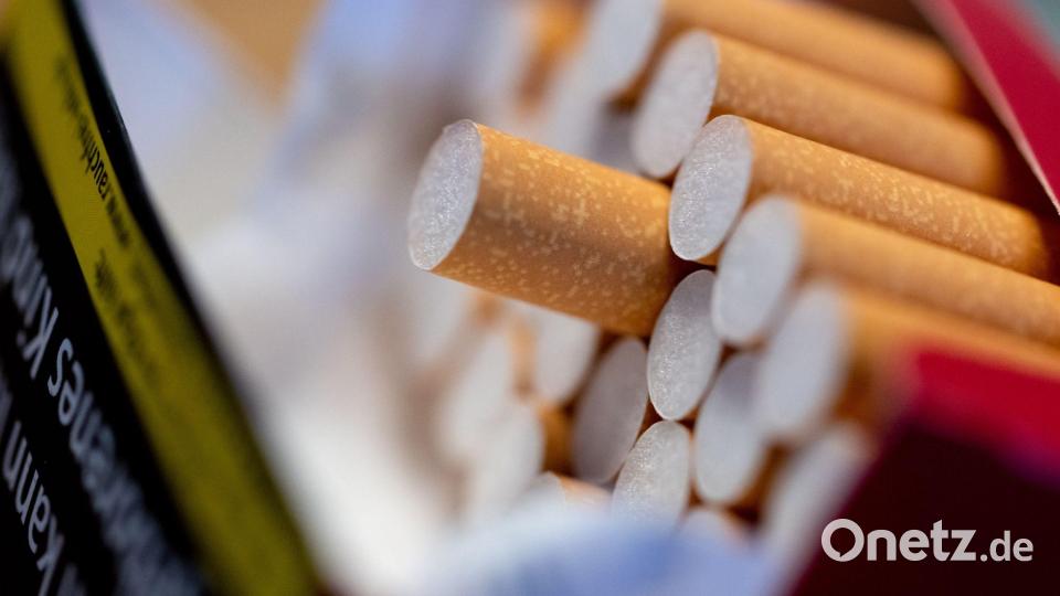 Eine legale Packung Zigaretten - künftig könnte sein Preis deutlich steigen. Bild: Sven Hoppe/dpa