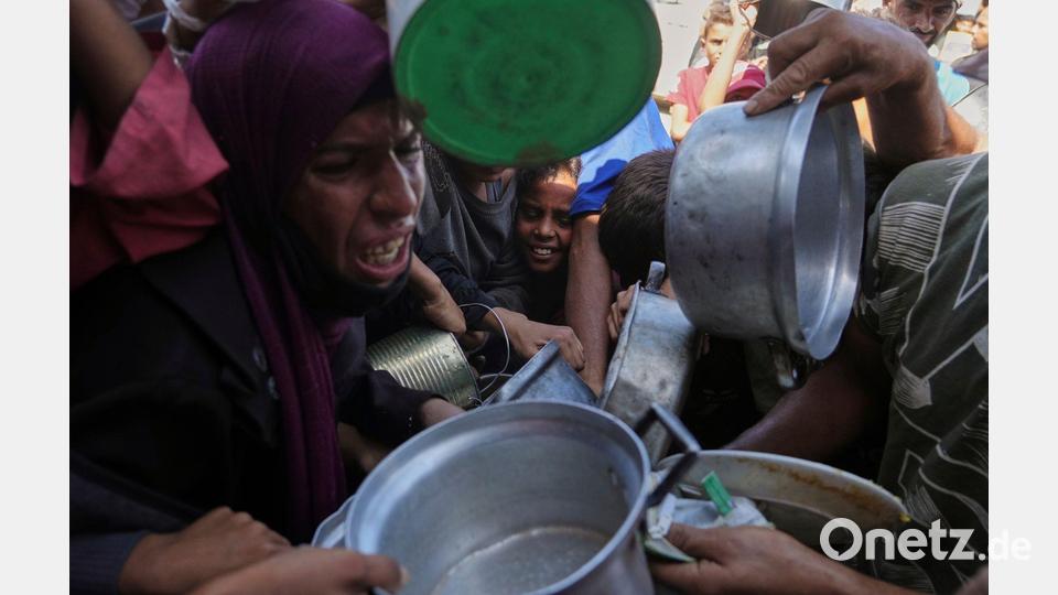 Hilfsorganisationen prangern Israel seit Monaten an, nicht genügend Lebensmittel in den Gazastreifen zu lassen. Bild: Jehad Alshrafi/AP/dpa