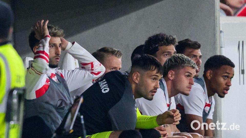 Der Kapitän sitzt draußen: Atakan Karazor Bild: Tom Weller/dpa