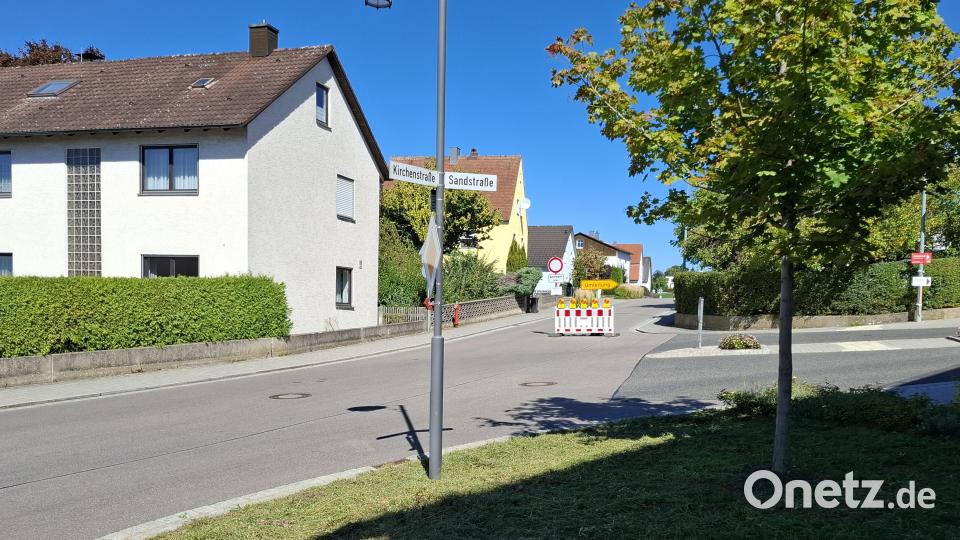 Am 25. und 26. September wird auch die Umleitungsstrecke von der Ortsmitte Schirmitz über Sand-, Bach- und Sonnenstraße Richtung Postkeller nicht möglich sein. Die Hauptverbindung wird für zwei Tage gekappt. Der Postkeller kann nur von Weiden aus angefahren werden. Bild: ise