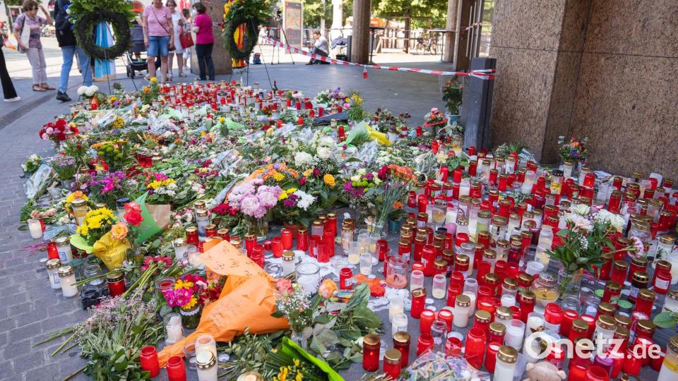 Die Anteilnahme nach dem Messerangriff von Würzburg 2021 war groß. (Archivbild) Bild: Nicolas Armer/dpa