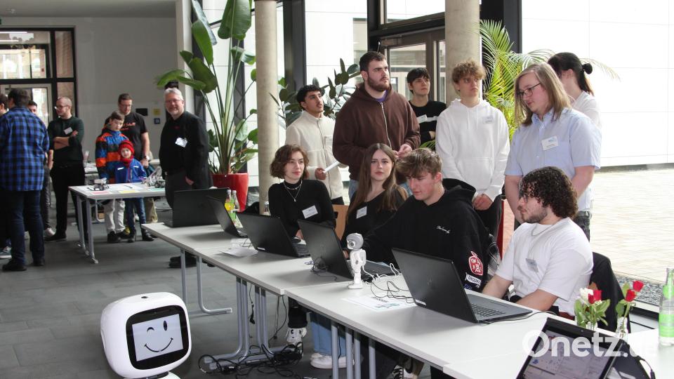Das Berufliche Schulungszentrum (BSZ) Wiesau und die OTH Amberg-Weiden kooperieren im Bereich der Informatik. Archivbild: wro