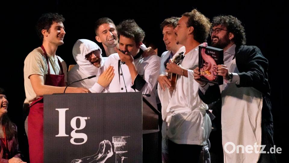 Boston: Ig-Nobelpreis für Ernährung geht an Forscherteam für Pizza-Studie mit Eidechsen Bild: Robert F. Bukaty/AP/dpa