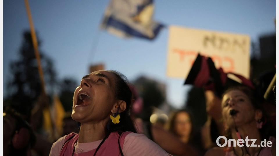 Hunderttausende Israelis haben sich seit Kriegsbeginn vor bald zwei Jahren an Demonstrationen für einen Waffenstillstand im Gazastreifen und eine Vereinbarung zur Freilassung der Geiseln beteiligt. (Archivbild) Bild: Leo Correa/AP/dpa