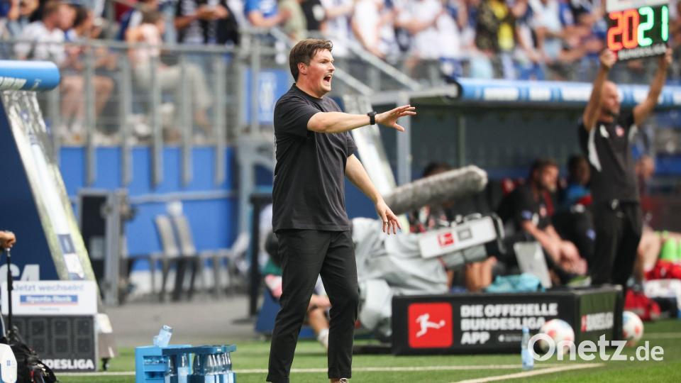 Konnte endlich den ersten Bundesliga-Sieg seiner Mannschaft beklatschen: HSV-Trainer Merlin Polzin. Bild: Christian Charisius/dpa