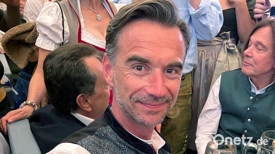 Traditionell beim Anstich dabei - Florian Silbereisen. Bild: Britta Schultejans/dpa