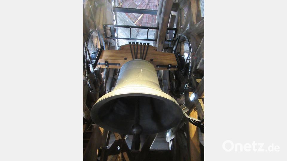 Die Glocke „Emmanuel“ - 13,3 Tonnen schwer und seit 1686 Zeuge von Krönungen, Revolutionen und Friedensfeiern. Bild: Sabine Glaubitz/dpa