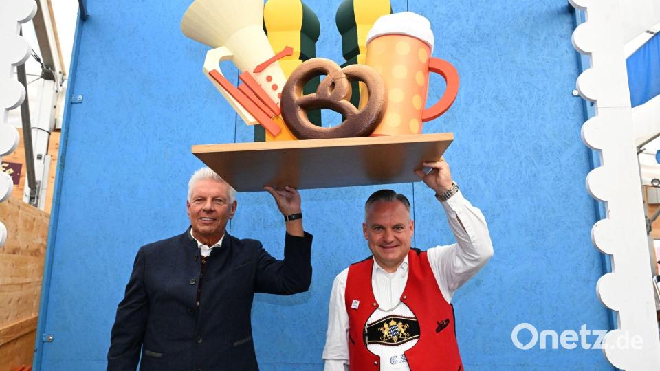 Oberbürgermeister Dieter Reiter (SPD) (l) und Wiesnchef Christian Scharpf. Bild: Felix Hörhager/dpa