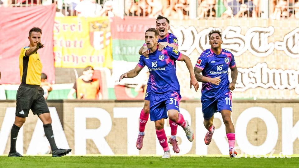 Der frühere Augsburger Dominik Kohr wird für das Mainzer 2:0 gefeiert. Bild: Harry Langer/dpa