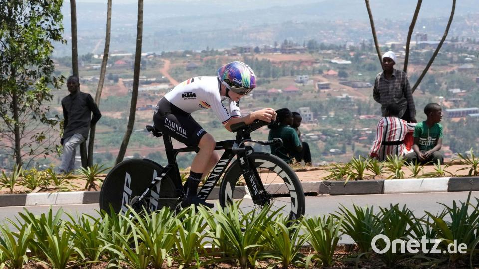 Auftakt der Rad-WM in Ruanda: Die Deutsche Antonia Niedermaier beim Einzelzeitfahren. Bild: Jerome Delay/AP/dpa