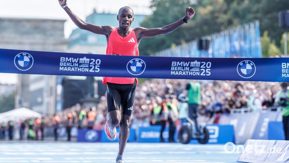 Sabastian Sawe siegte beim 51. Berlin-Marathon mit großem Vorsprung. Bild: Andreas Gora/dpa