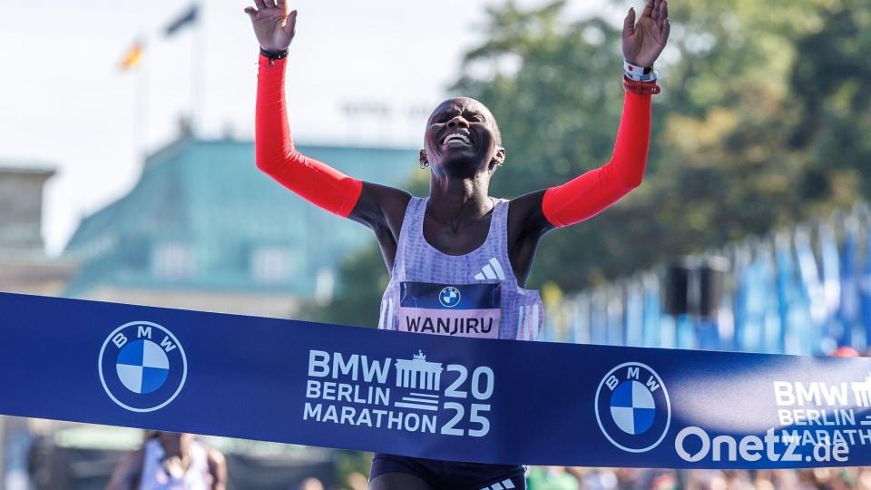 Im Ziel - Rosemary Wanjiru gewinnt Berlin Marathon Bild: Andreas Gora/dpa