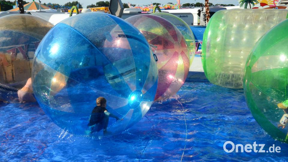Kugelrundes Vergnügen beim Volksfest in Weiden. Bild: Kunz