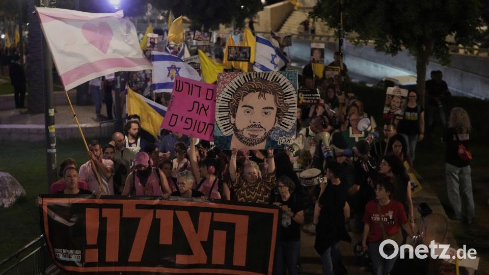In Israel fordern erneut Tausende Menschen ein Ende des Krieges. Bild: Mahmoud Illean/AP/dpa