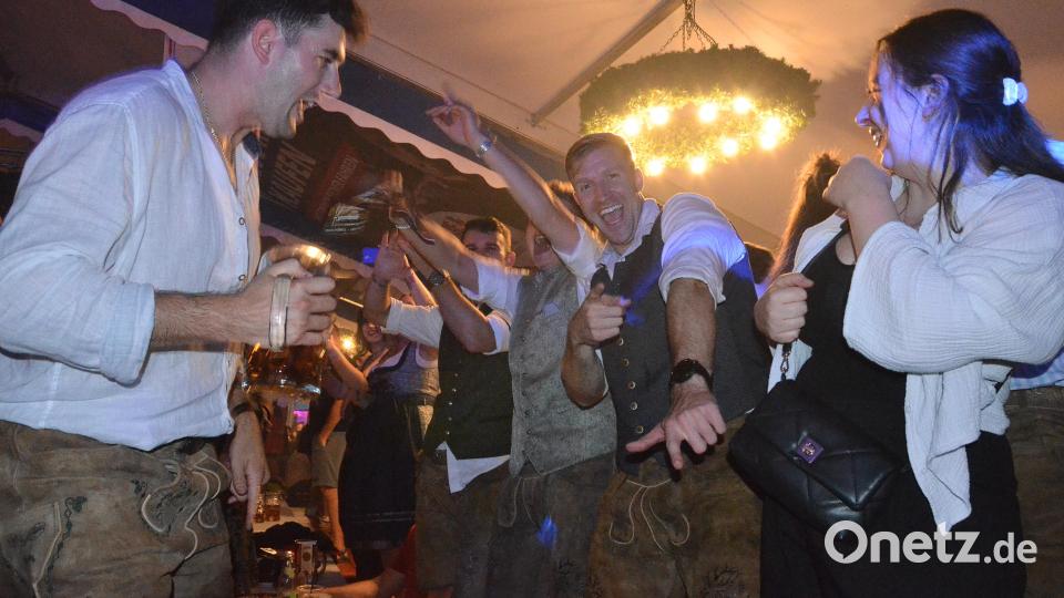 Tolle Stimmung herrschte am Samstagabend im Festzelt. Bild: Kunz