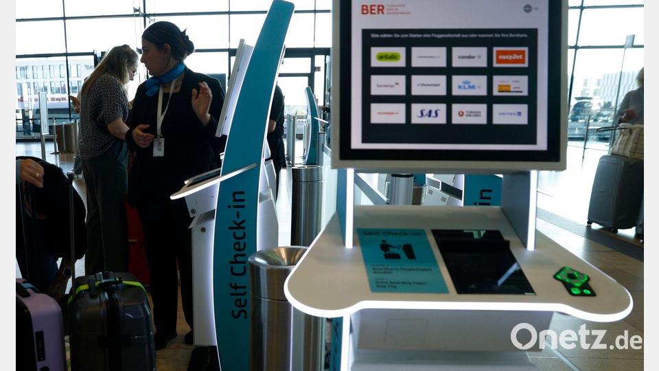 Betroffen sind Systeme zur Passagierabfertigung - also etwa für den Check-in. Bild: Carsten Koall/dpa