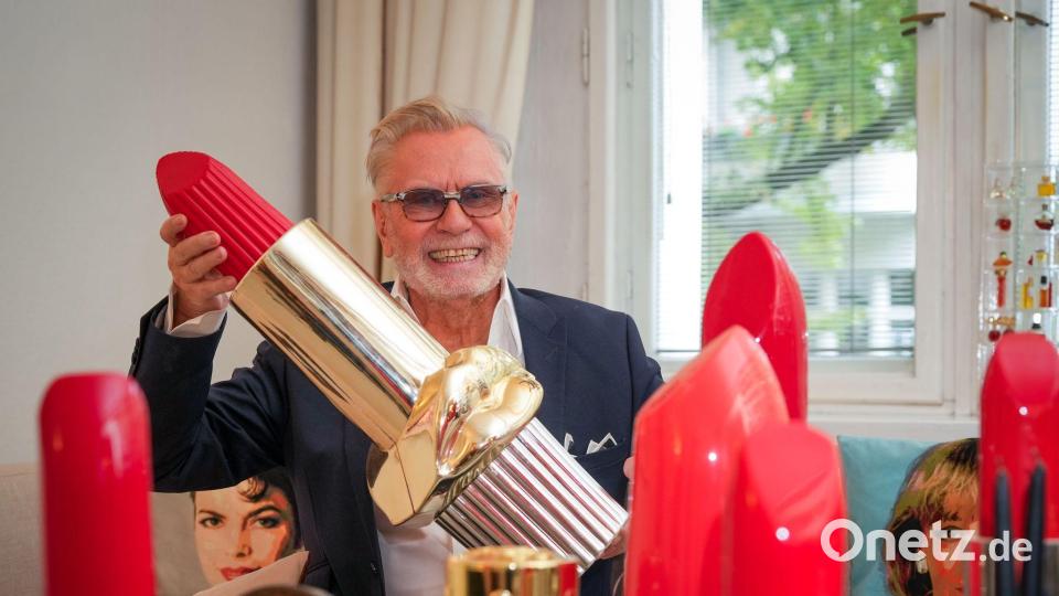 Sammelt gerne Lippenstifte: der Berliner Visagist René Koch. Bild: Soeren Stache/dpa