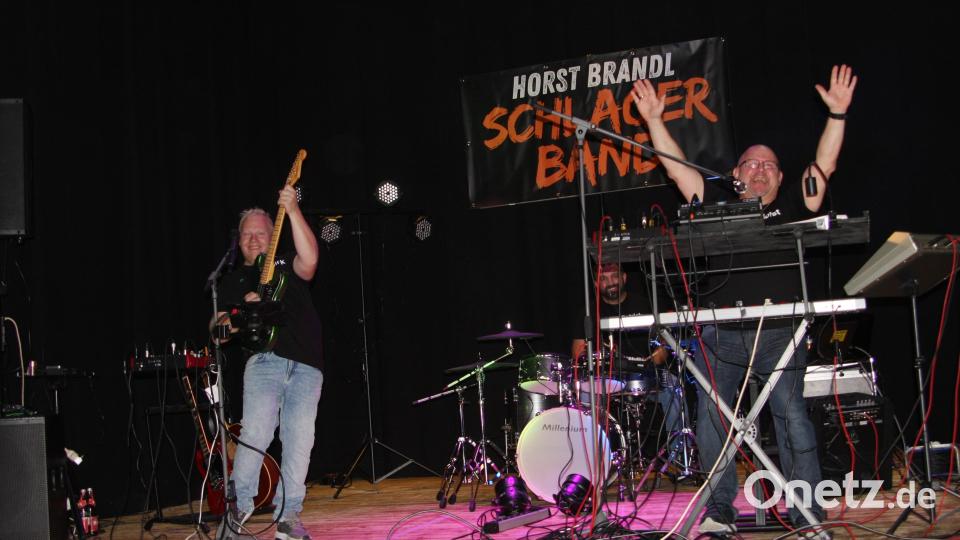 Die Horst-Brandl-Schlagerband bilden Dominik Schomburg, Patrick und Horst Brandl (von links). Bild: wro