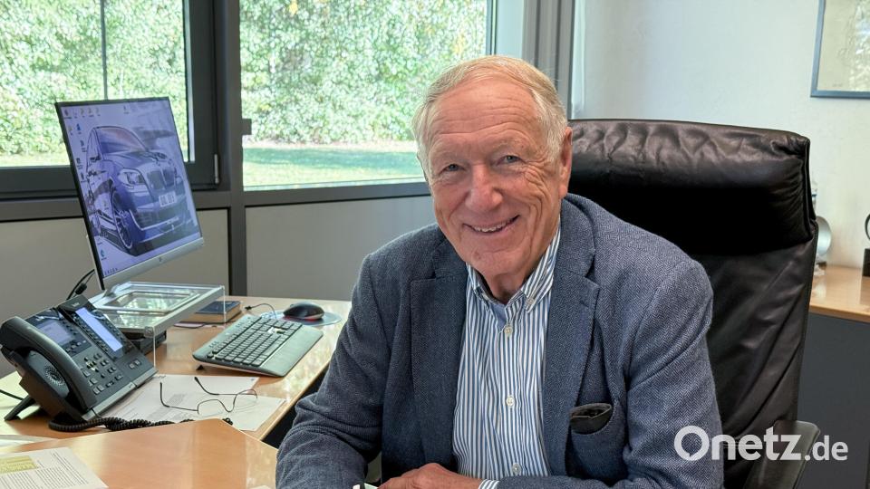Der 79-Jjährige Johannes Heckmann verbringt immer noch viel Zeit in seinem Büro. Bild: Petra Hartl