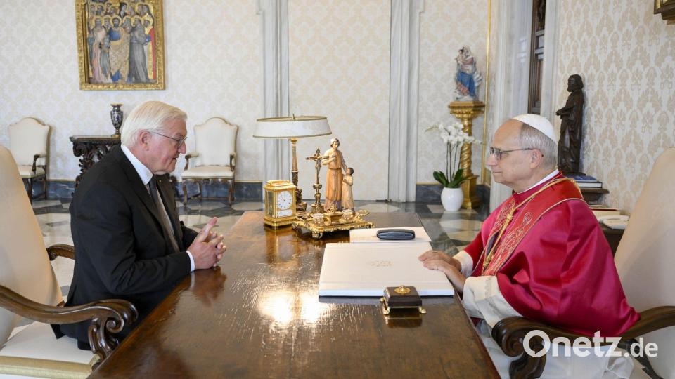 Steinmeier lädt den Papst zu Besuch nach Deutschland ein. Bild: Vatican Media/IPA via ZUMA Press/dpa