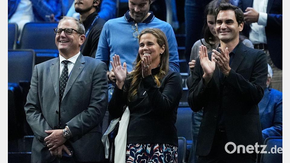Lob für Alcaraz: Der Weltranglistenerste verschafft dem Team Europa Luft mit seinem Sieg. Bild: Jeff Chiu/AP/dpa