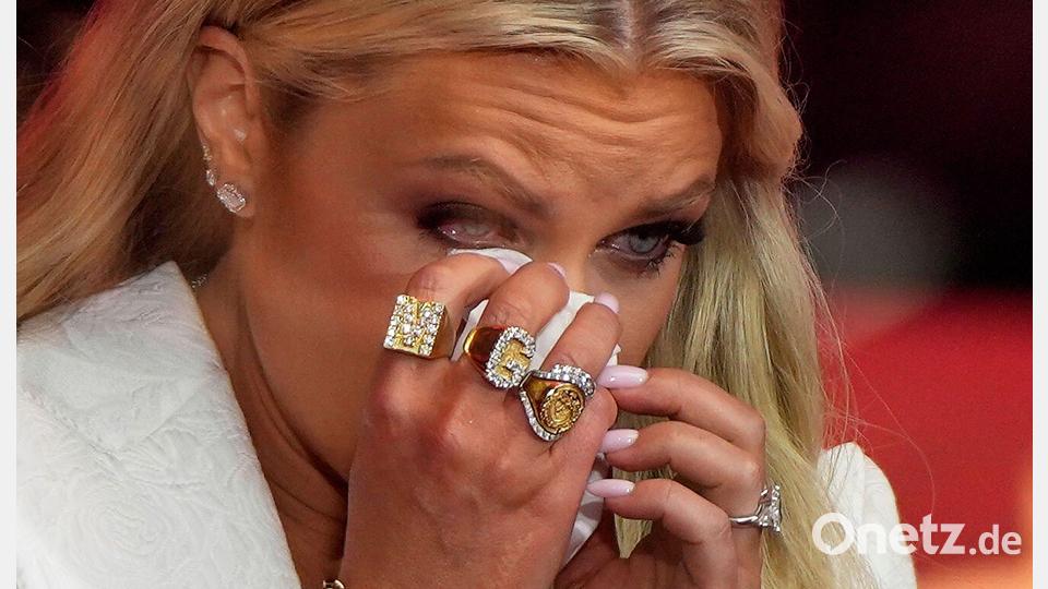 Erika Kirk weint um ihren erschossenen Mann Charlie Kirk. Bild: Julia Demaree Nikhinson/AP/dpa