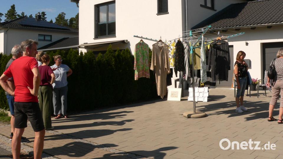 Not macht erfinderisch: Eine Wäschespinne wurde kurzerhand zum Kleiderständer umfunktioniert. Bild: mh
