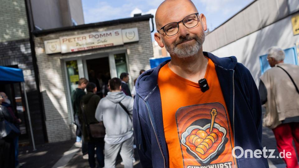 Autor Gregor Lauenburger ist sicher: Peter Hildebrand - genannt Peter Pomm - hat als erster Currywurst serviert. Bild: Rolf Vennenbernd/dpa
