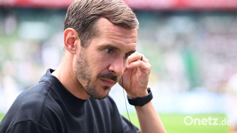 Freiburgs Julian Schuster feiert am Mittwoch seine Europapokal-Premiere als Cheftrainer. (Archivbild) Bild: Carmen Jaspersen/dpa