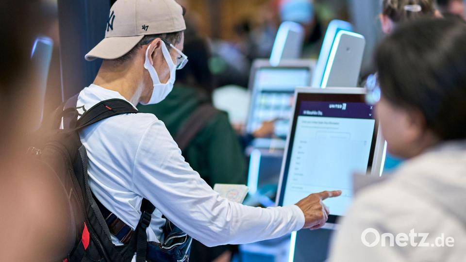 Der Berliner Flughafen wartet weiter auf die Wiederherstellung der Computertechnik zur Passagierabfertigung. Bild: Michael Ukas/dpa