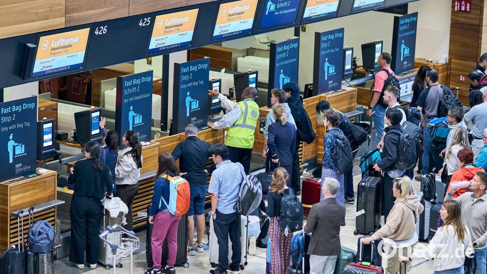 Der Berliner Flughafen ist weiterhin von einem Cyberangriff auf einen IT-Dienstleister betroffen. Bild: Michael Ukas/dpa