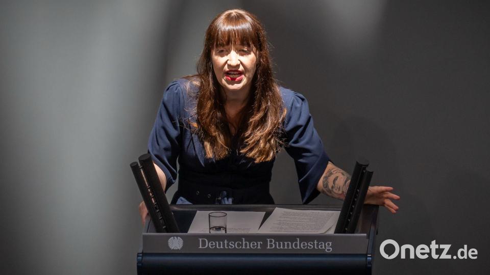 Reichinnek bleibt bei Kritik an Sozialreformen. Bild: Michael Kappeler/dpa
